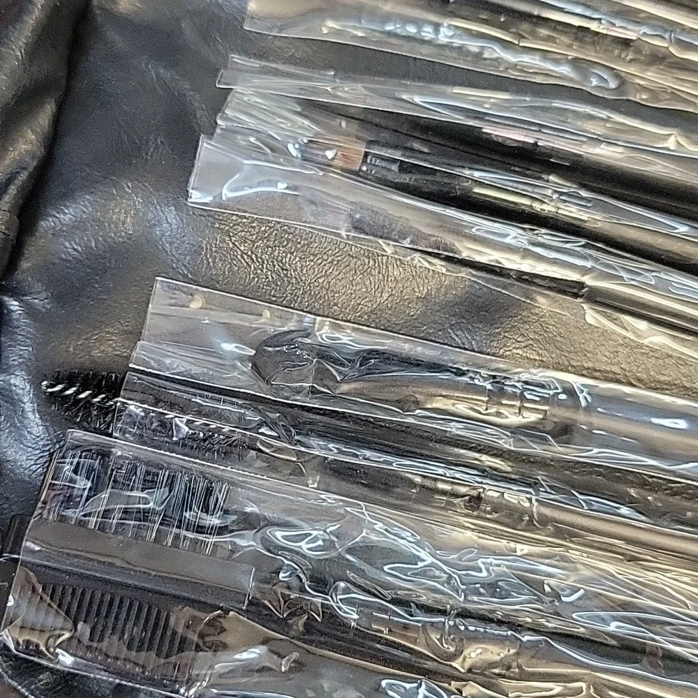Black Makeup Brush Set of 22 Pleather Case New